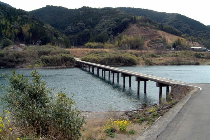 三里（深木）沈下橋